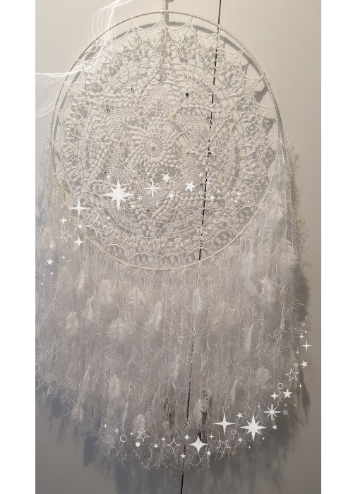 Silent Threads – The White Dreamcatcher of Stillness