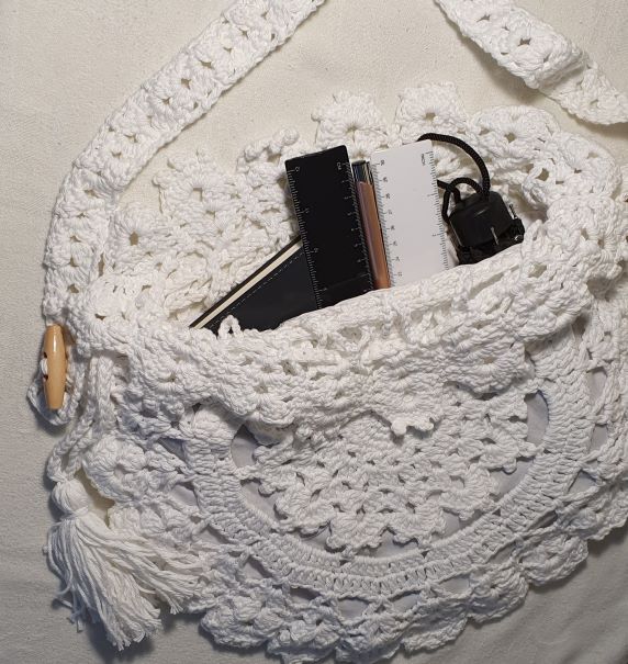 white cotton round crochet shoulder bag