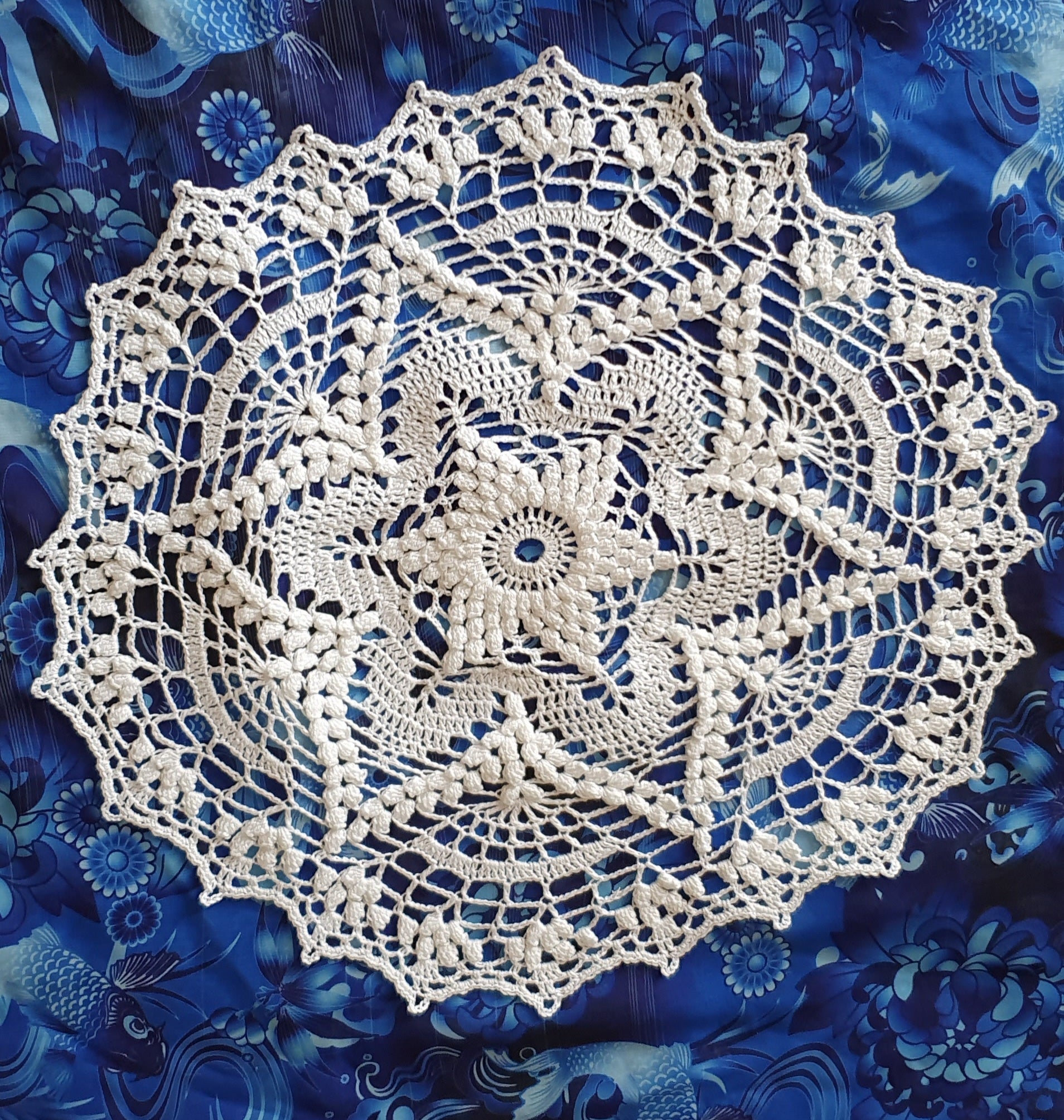3D crochet table cloth with star pattern